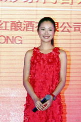 幻灯组图：江一燕家乡代言黄酒 外表柔美内心执着