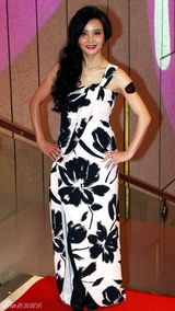 高清幻灯：众星云集奢侈品旗舰店 发哥发嫂秀恩爱