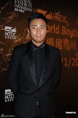 组图：名模庄思敏为时装展走秀 完美展现民族风