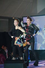 组图：Twins平安夜狂欢 阿Sa称阿娇的缘分尚未到