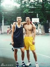 组图：武汉男神老师引女生蹭课 八块腹肌闪瞎眼