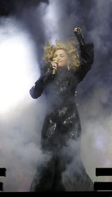 组图：麦当娜亮相超级碗 劲歌热舞火力全开