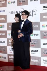 组图：韩国电影青龙奖首尔举行 红毯众星云集