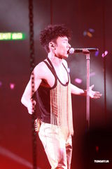 高清组图：许志安香港性感开唱 郑秀文现身不许求婚