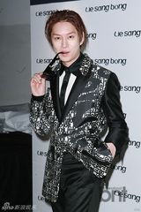 组图：SJ金希澈Clara等参加时装周时尚个性