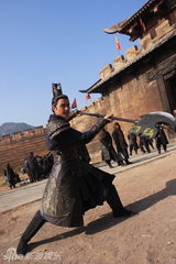 幻灯：《嫦娥》大打喜剧牌 姚笛明道情陷多角恋