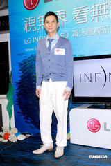 幻灯图：阿Sa(蔡卓妍)否认转投华谊 张家辉将赴青海赈灾