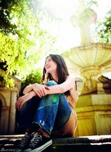 高清图：小宋佳服饰写真 着白色软呢大衣秀美腿