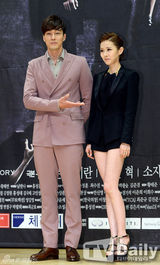 组图：《主君的太阳》发布 苏志燮紫西装粉嫩