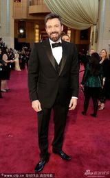 组图：阿弗莱克携爱妻亮相 无缘导演失落