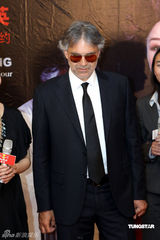 高清图：宋祖英高贵亮相发布会 周董朗朗波切利助阵