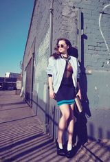 组图：龙女魅惑露半球 沐浴阳光清新优雅