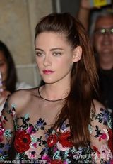 《旅途上》首映 “偷腥女”克里斯汀情变后首公开亮相