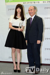 组图：高雅拉任慈善宣传大使致力帮助贫困儿童