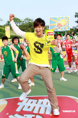 幻灯图：罗志祥代言大秀舞技 自创舞步受青睐