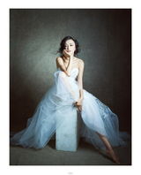 组图：秦岚时尚大片集锦风格迥异