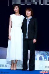 组图：桂纶镁长裙亮相代言优雅文静