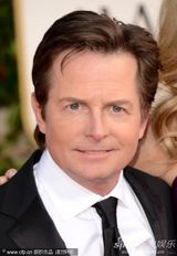 组图：迈克尔-J-福克斯与妻子亮相金球红毯