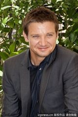 组图：《谍影重重4》记者会杰瑞米帅气亮相