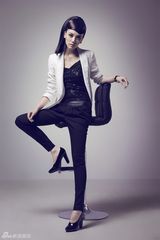 组图：唐于鸿裤装造型帅气英武 百变实力获赞誉