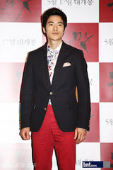 组图：韩片《钱的味道》首映 朴信惠允浩等助阵