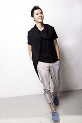 组图：李颖佳初春写真 打造时尚邻家男孩