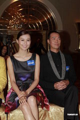 组图：徐子珊怨黄宗泽胡须扎人 陈法拉称吻戏不卫生