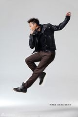 组图：韩庚登杂志封面 坦言做歌手是缘分