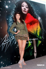 幻灯图：陈慧琳超短裙秀长腿 闻阿Sa离婚感意外