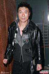 组图：吴雨霏唱失恋歌 许志安称郑秀文难讨好