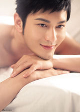 高清图：黄晓明登封面 眼泪谎言与真实人生