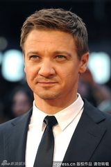 组图：《复仇者联盟》伦敦首映 斯嘉丽盘发优雅