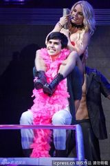 组图：布兰妮墨西哥开唱 与猛男火辣共舞引尖叫