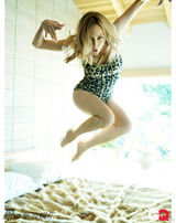 组图：黛安-克鲁格性感写真 全裸上阵欲遮还羞