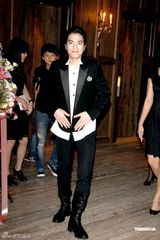 组图：萧敬腾击败金城武获选美妆型男 深情献唱