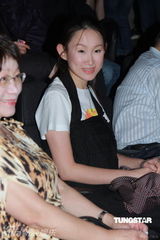 组图：林忆莲红馆开唱从天而降 贴身辣舞意识大胆