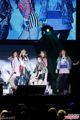 组图：韩团4minute性感登陆香港 热舞大秀美腿