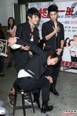 组图：汪东城当人体模特 模仿蒙娜丽莎惟妙惟肖