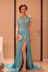 组图：程媛媛亮相名媛舞会 优雅动人气场足