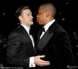 贾斯汀与JZ同台飙歌 新婚妻子与碧昂斯叫好(图)