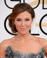 组图：特娅-安德鲁斯银灰立花礼服老气