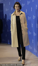 幻灯图集：《捉刀手》亮相 伊万与布鲁斯南比帅