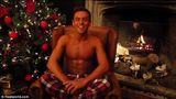 组图：英国跳水正太圣诞节半裸送祝福 秀腹肌笑容可爱