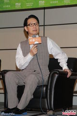 组图：刘培基赞张国荣美男 为何韵诗设计舞衣