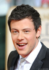 高清组图：金球奖雨中“湿身” 明星走红毯劲头不减