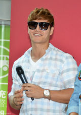 独家高清：《RunningMan》四主持在港办签名会