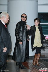 组图：汪圆圆婚礼甜蜜长吻 吴君如李嘉欣等到场