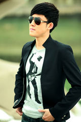 组图：张睿写真黑白简约低调色系显贵公子气质