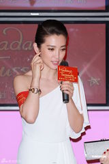 组图：李冰冰蜡像进驻香港馆 身着奥斯卡美人鱼装