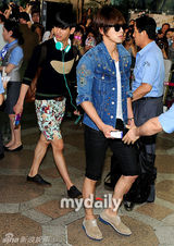 组图：f(x)等飞赴日本 东方神起遭围堵